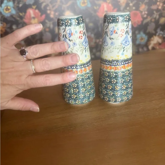 Floral Patterned Ceramic polish pottery salt and pepper - Picture 3 of 3